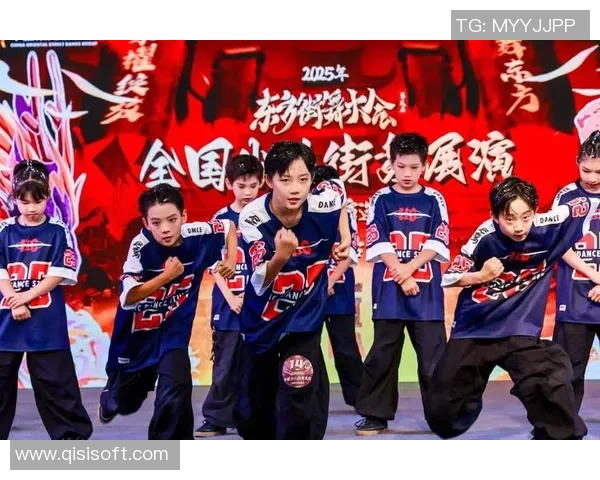 成都街舞队在世界街舞大赛中以70分领先其他队伍展现强大实力