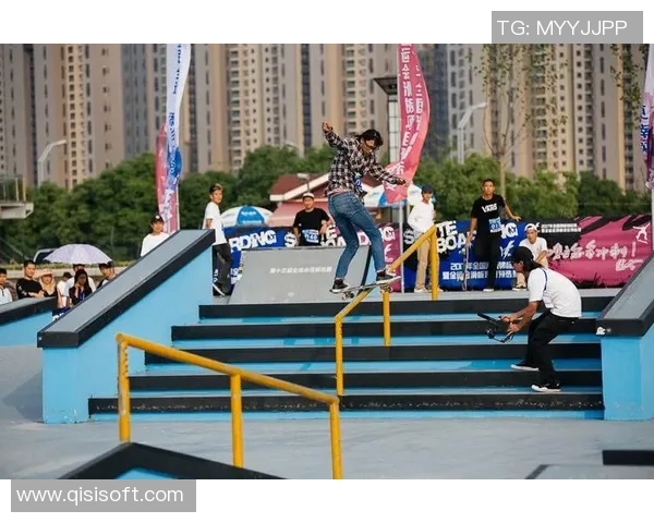 重庆城市马拉松赛中滑板队的速度表现与赛事影响力分析 重庆城市马拉松赛中滑板队的速度表现与赛事影响力分析